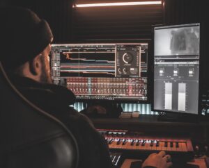 iZotope Ozone 12 vs Neutron 4比較！初心者はどちらを先に買うべき？