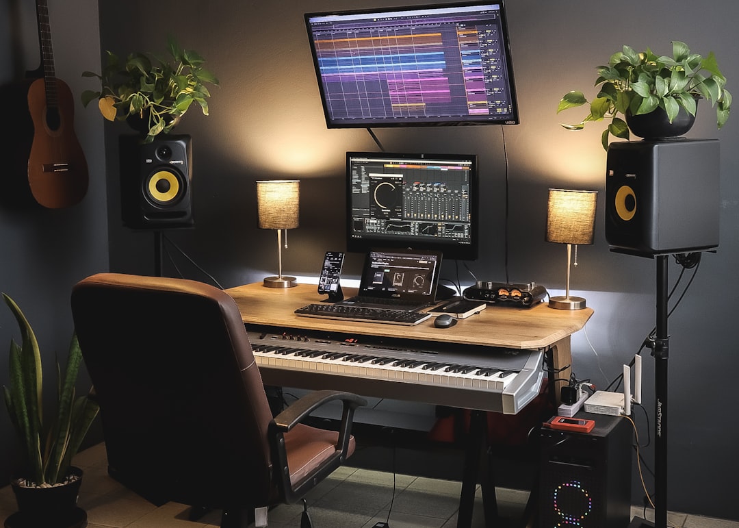 Novation Launchkey 37 MK4 vs Roland A-49 比較｜初心者におすすめのMIDIキーボードはどっち？